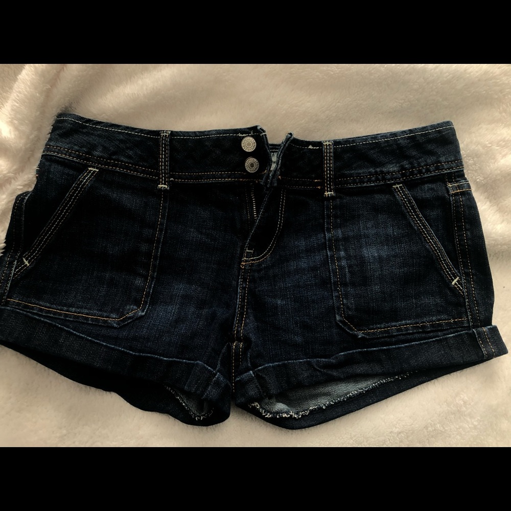 Double button shorts